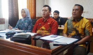 Pejabat Pemda Bengkulu Utara mengikuti sidang terkait gugatan Bupati Lebong